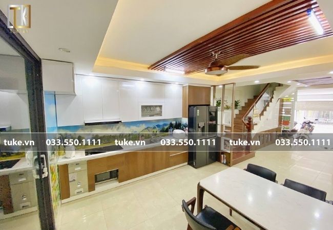 Toàn cảnh nội thất căn bếp bằng gỗ công nghiệp nhà chị Linh