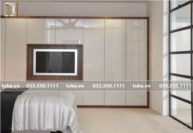 Tủ âm tường kịch trần