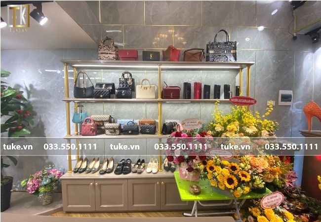 tủ kệ sơn bệt trưng bày quần áo