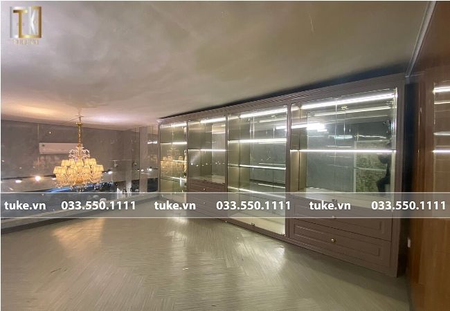 tủ trưng bày cánh kính